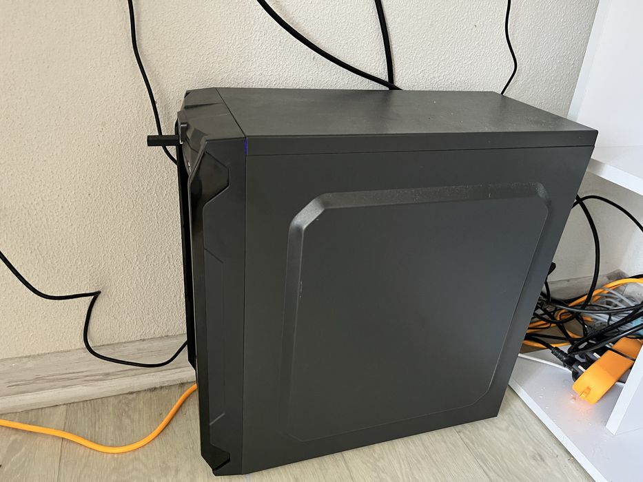 ТЕРМІНОВО продам компʼютер