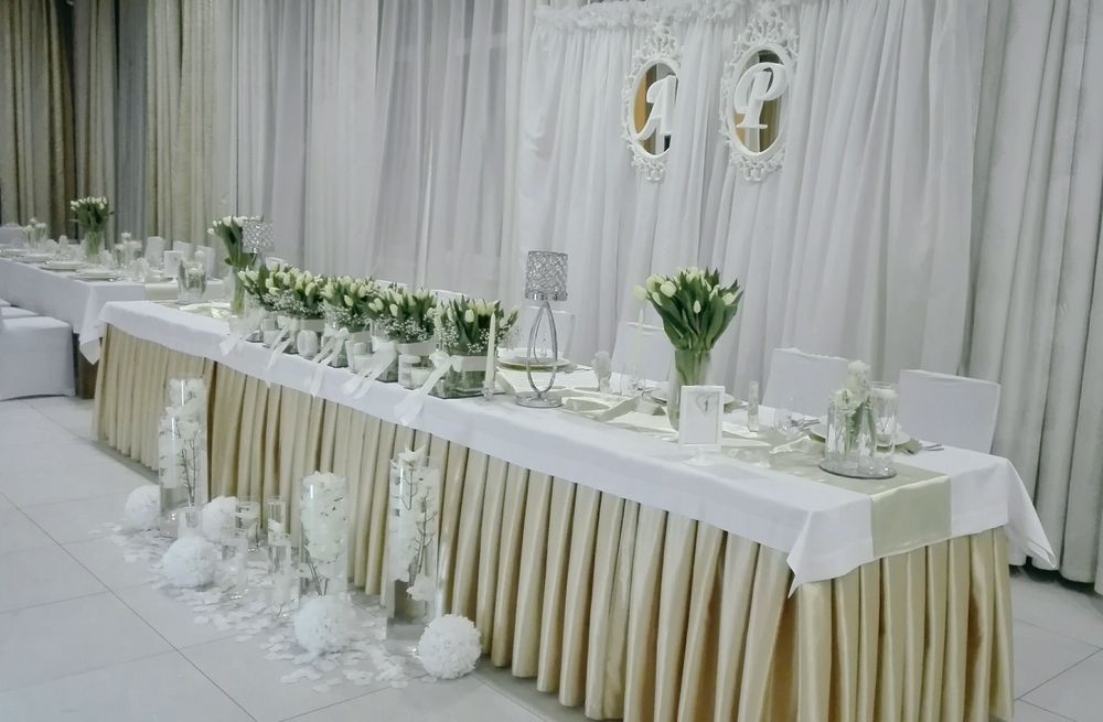 •Dekoracje ślubne i okolicznościowe •Florystyka