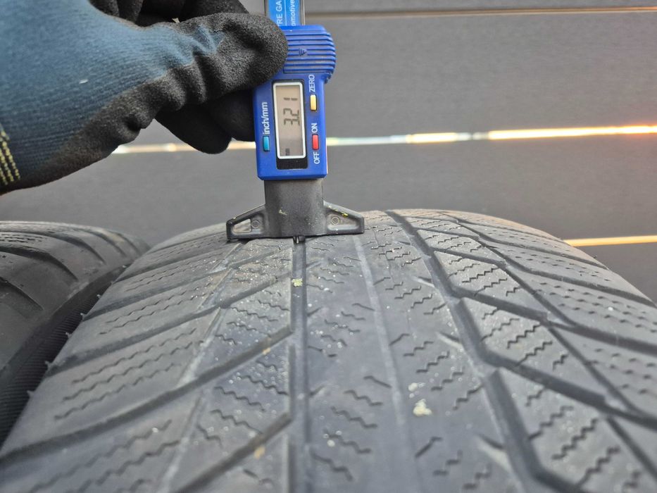 Bridgestone Blizzak LM001 225/50r17 Blizzak LM001 N3935