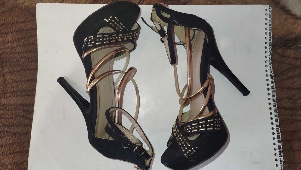 Босоніжки жіночі (38розмір)