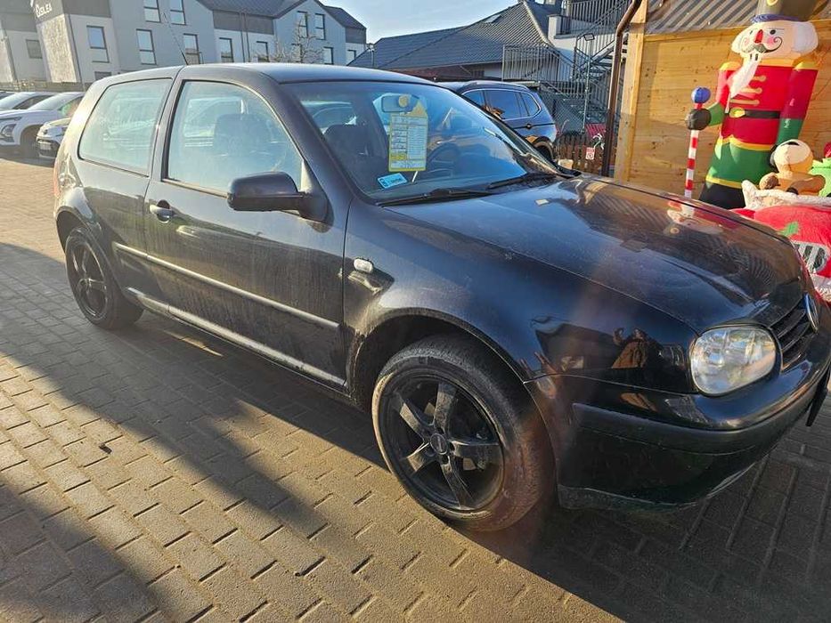 Volkswagen Golf IV 2002r/1.6 benzyna/105KM/opłaty aktualne/klima