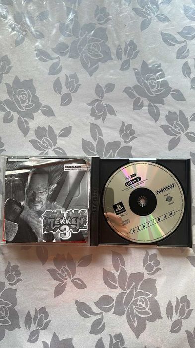 Tekken 3 PS1 PAL Platinum – Completo com Manual (SCES-01237)