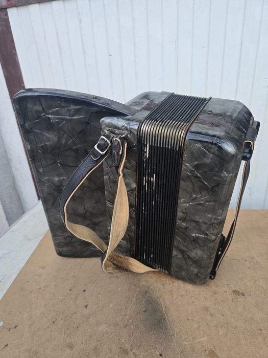 Akordeon Hohner Tango-80 basów z registrami.