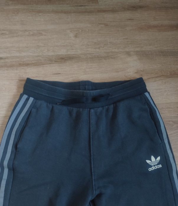 Czarno szare spodnie dresowe dresy adidas