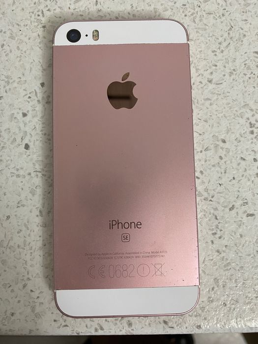 Продам iPhone SE 2016