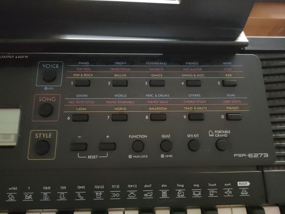 Teclado Yamaha PSR E272