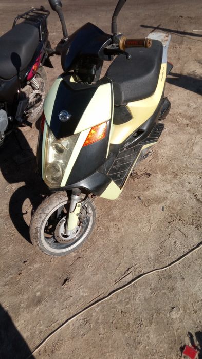 Розбераю скутер по запчастинах