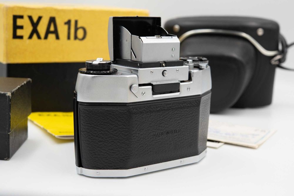 Exa 1B Completa com Caixa, Documentos, 2 Visores e Pentacon 50mm f1.8