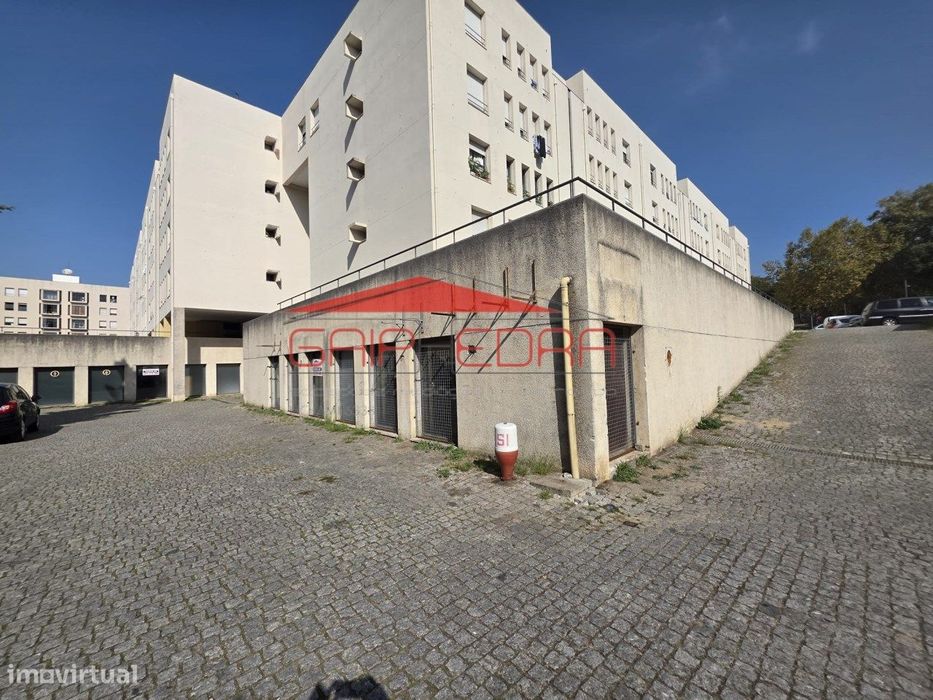 Imóvel comercial de 340m² no Campanhã com boas acessibilidades