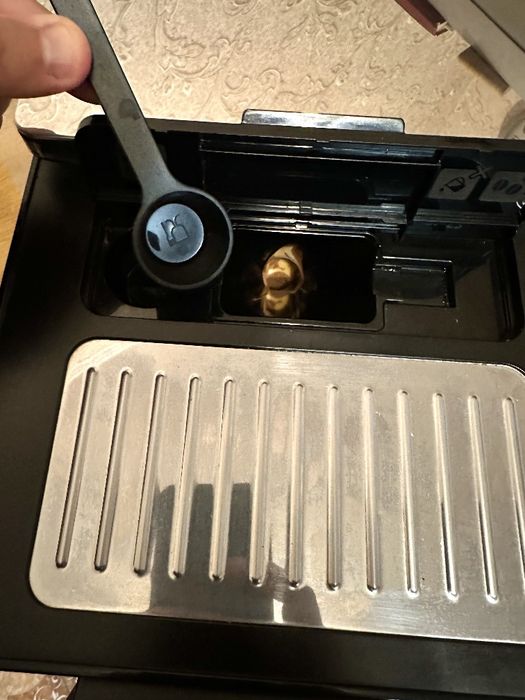 Кавомашина Delonghi ECAM 610.75 MB