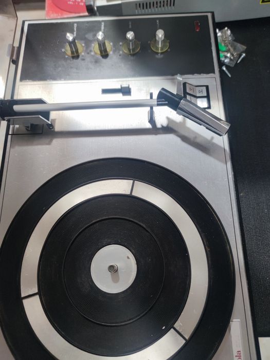 Gira disco RADIOLA com avaria