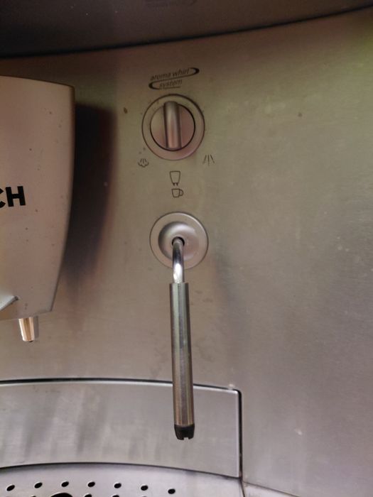 Ekspres do kawy Bosch do zabudowy lub wolnostojący.