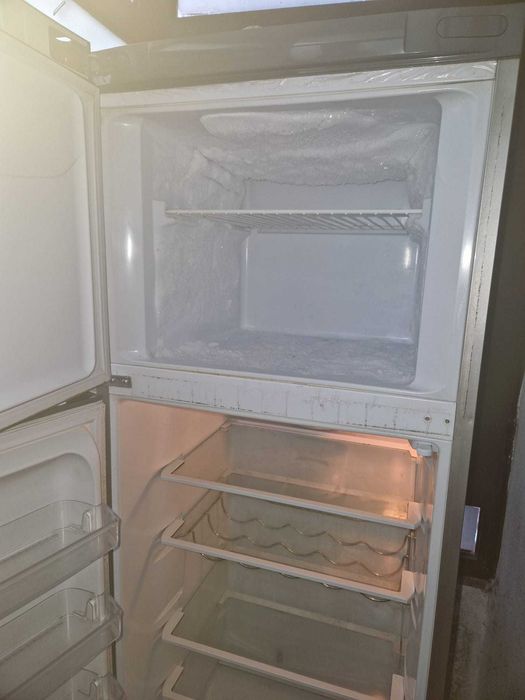 Frigorífico usado em funcionamento