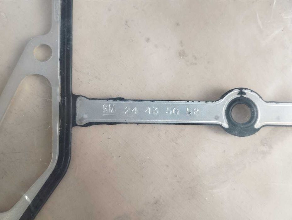 Прокладка передньої кришки олійного насоса GM 24435052 Opel Vectra C (двигуни Z22SE, Z22YH, Z20NET) Опель Вектра Ц
