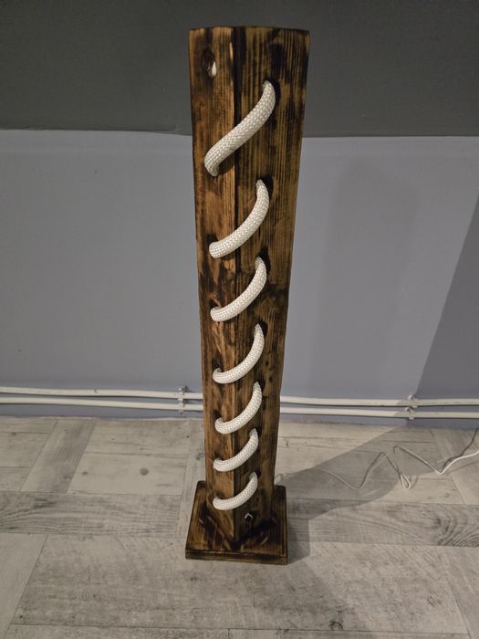 Lampa stojaca z belki