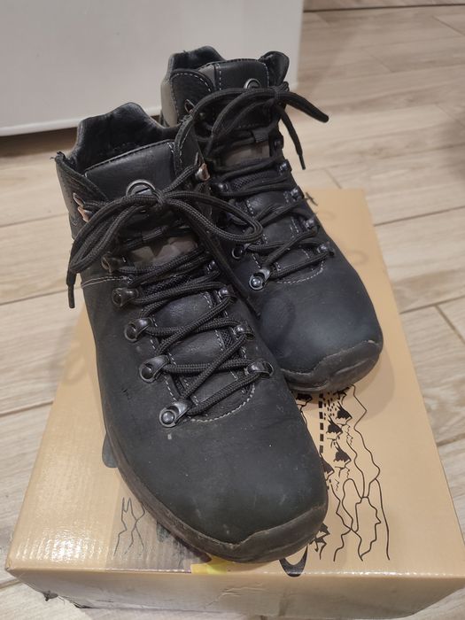 Дитячі зимові ботинки.