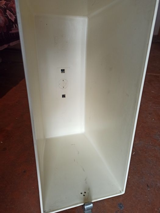 Крышка швейной машинки