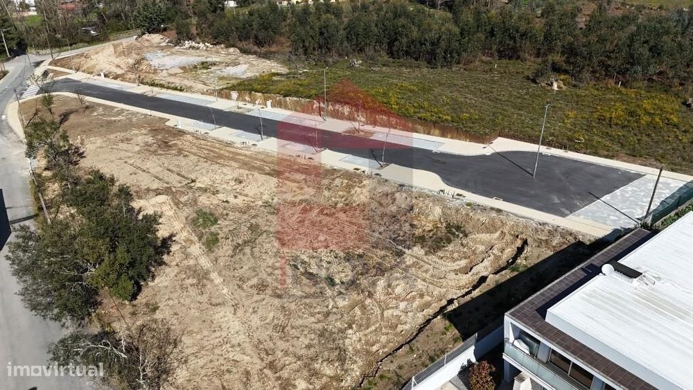 Plot for Construction, Loureira
