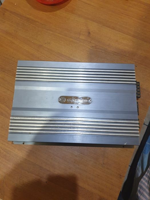 Автомобільний підсилювач