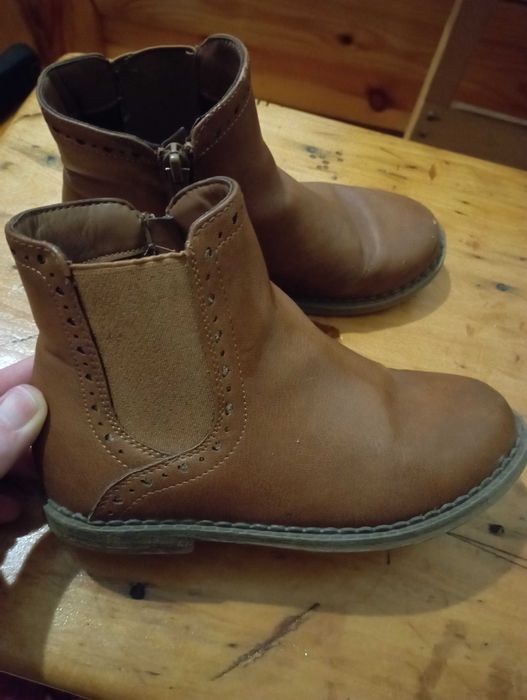 Взуття,чобітки для дівчинки