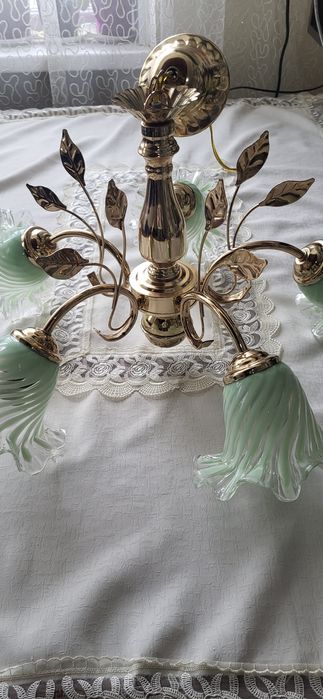 Продам красивую люстру