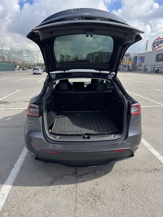 Tesla Y 2023 dual motor