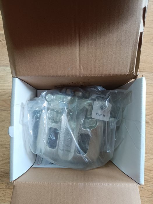 Гальмівний супорт передній правий NK 213058  Mitsubishi Pajero III -IV