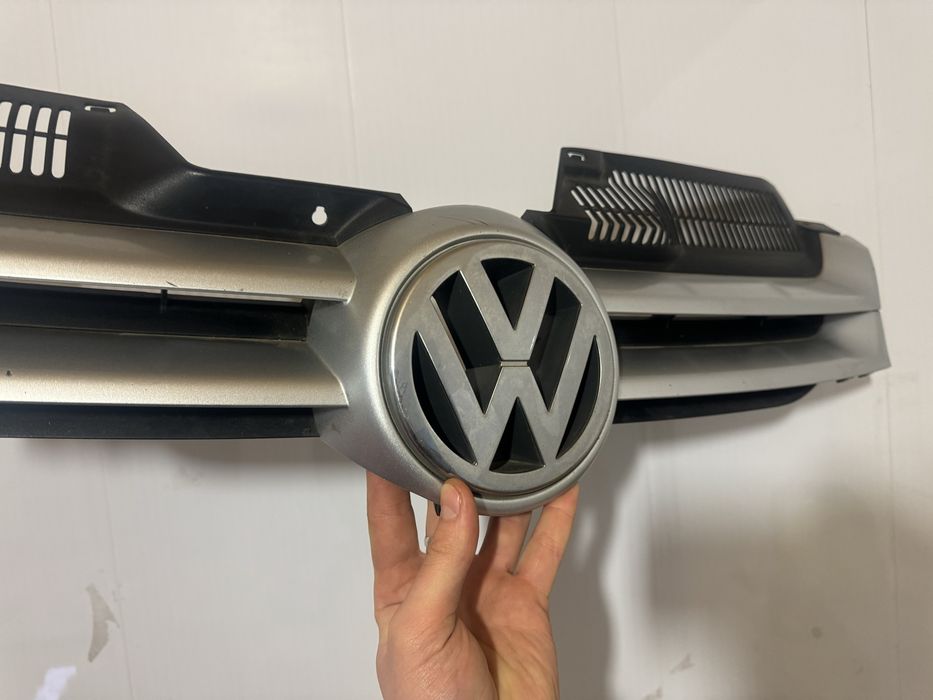 Решітка радіатора golf 5 хетчбек решотка радіатора гольф 5 хечбек