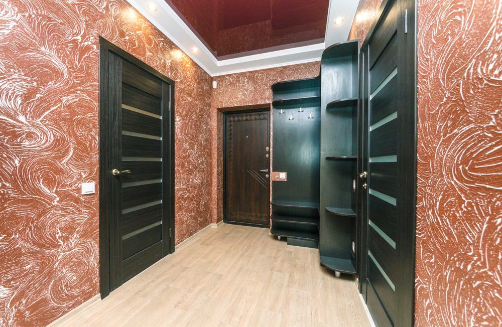 Затишна двокімнатна. При відключенні світла - ліфти працюють, вода є.