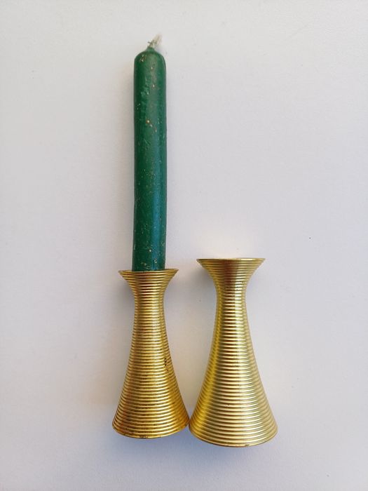 Velas várias, algumas novas, outras usadas