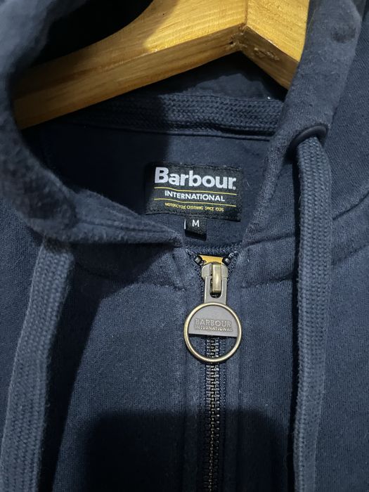 Зипка Barbour International Essential