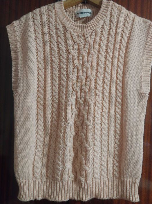 Женская кофта без рукав. Натуральная шерсть