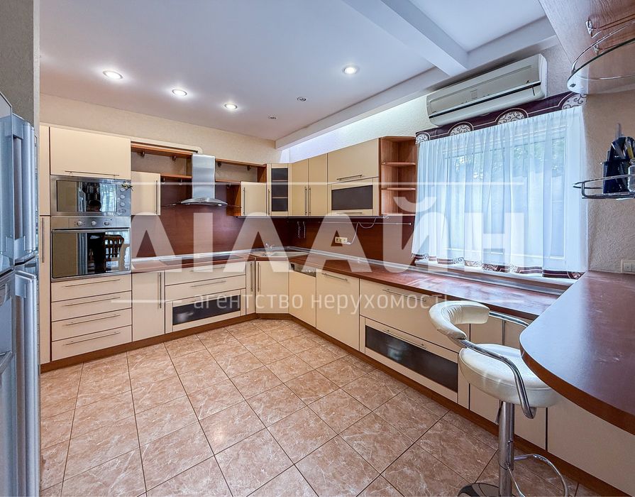 ТОП будинок на Дніпрі 250 м2 , 3 спальні