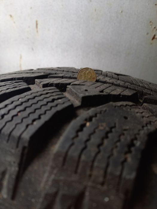 Зимняя резина "Hankook" 215/60 R16 и "Taurus" 215/70 R16