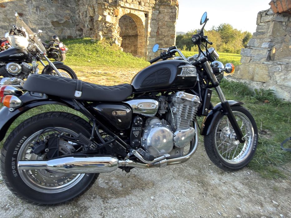 Triumph thunderbird 900