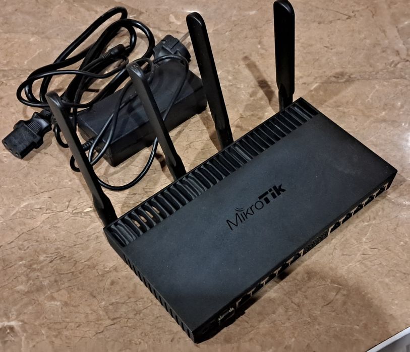 Продам Mikrotik RB4011GS+5HacQ2HnD-IN