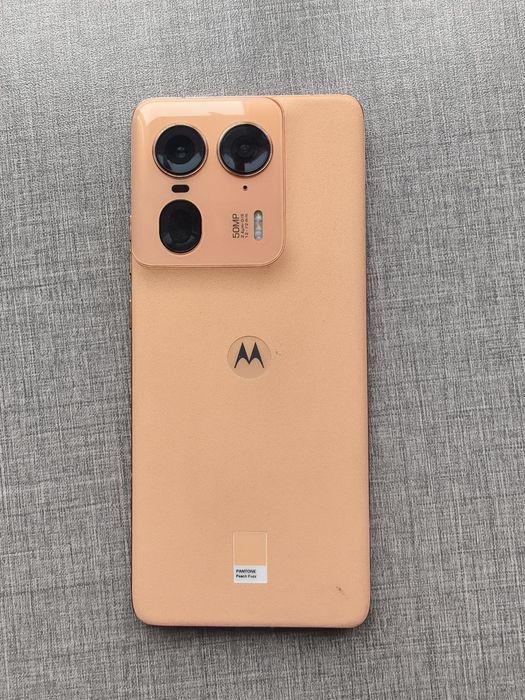 Motorola Edge 50 Ultra Peach Fuzz 16/1 Tb ,б/у есть дефект на экране.