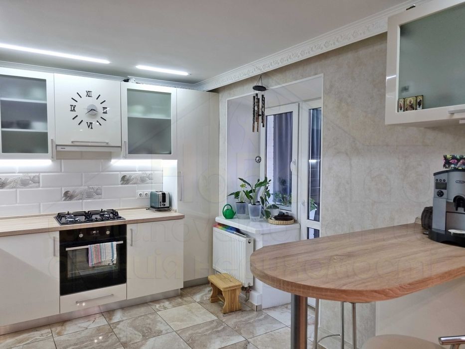 3 кімнатна квартира 82м2 в новобудові з ремонтом в районі Масани-KI