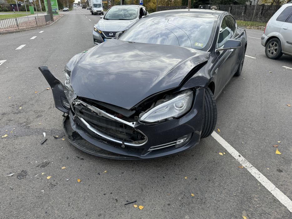 Разборка Запчасти Tesla Model S 85D 2015 г