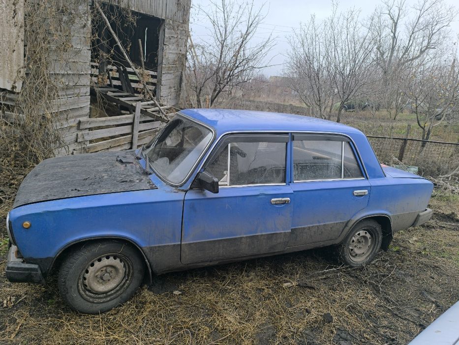 Продам два автомобілі. Один на повному ходу. Інший  потребує ремонту.