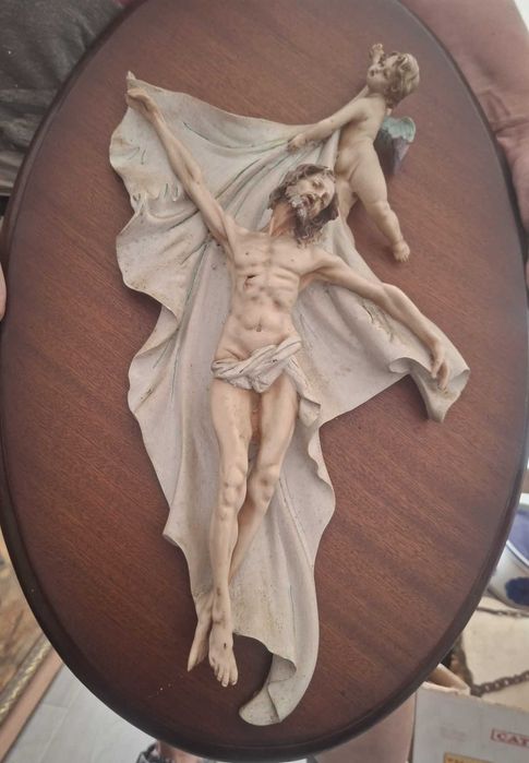 Crucifixo com base de madeira