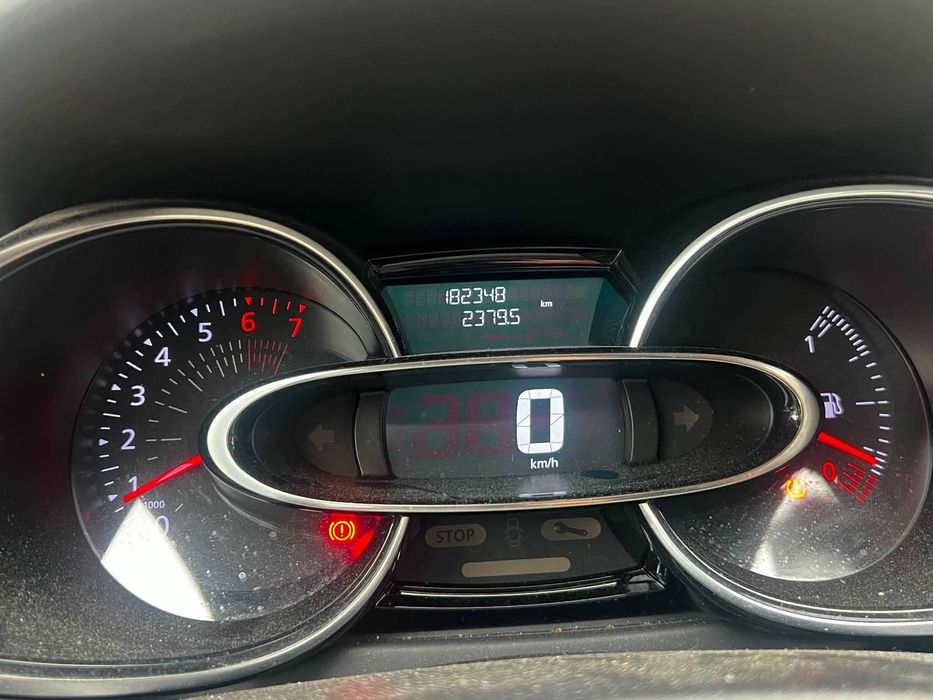 Carro - Renault clio