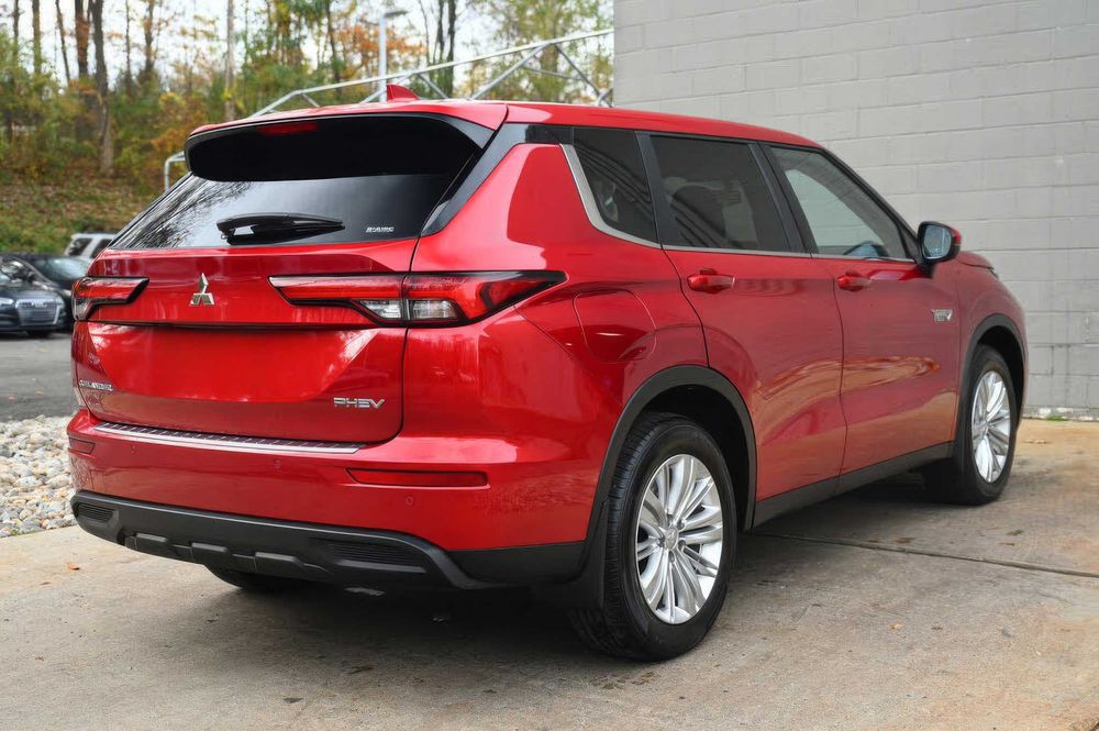 Mitsubishi Outlander PHEV SEL      2023