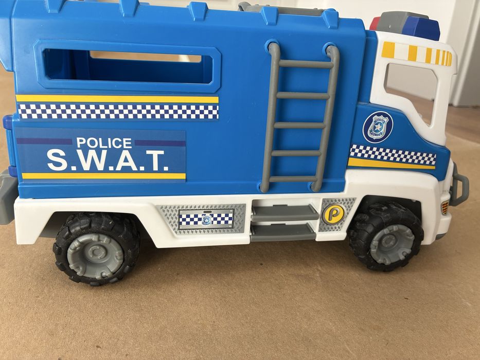 Brinquedo policia e ladrao pinypon