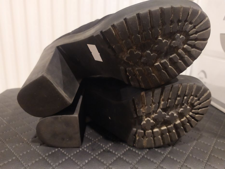 Damskie buty zimowe typu Botki Pull & Bear