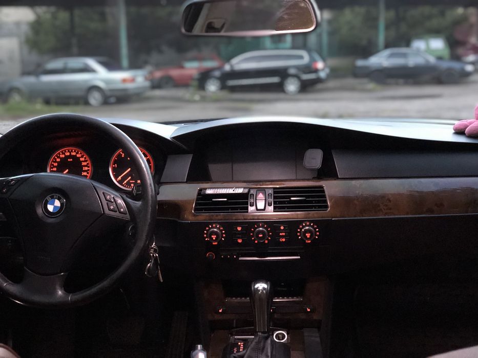 Продам BMW e60 525d.