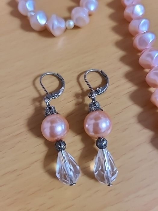 Комплект бижутерии 2 бус+ браслет+ серьги.