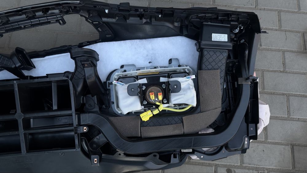 Chrysler Pacifica Deska rozdzielcza kokpit biała nić wystrzelona