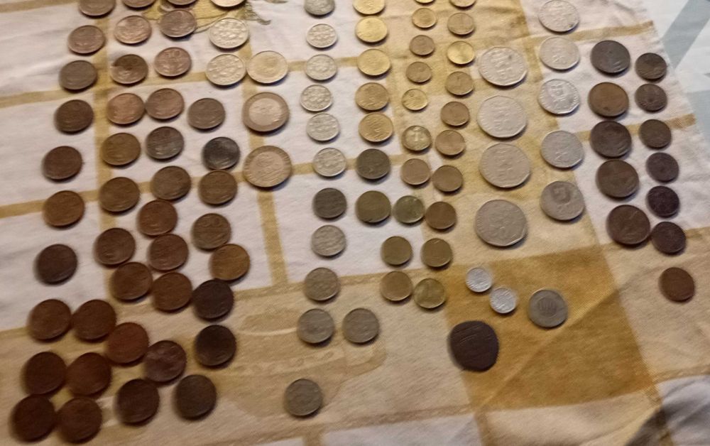 varias moedas de variadas épocas