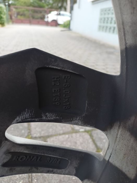 Komplet oryginalnych kół AUDI  235/60/r18